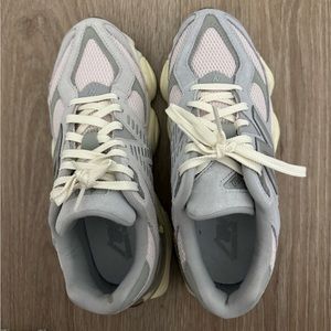 New Balance Women's 9060 Sneaker